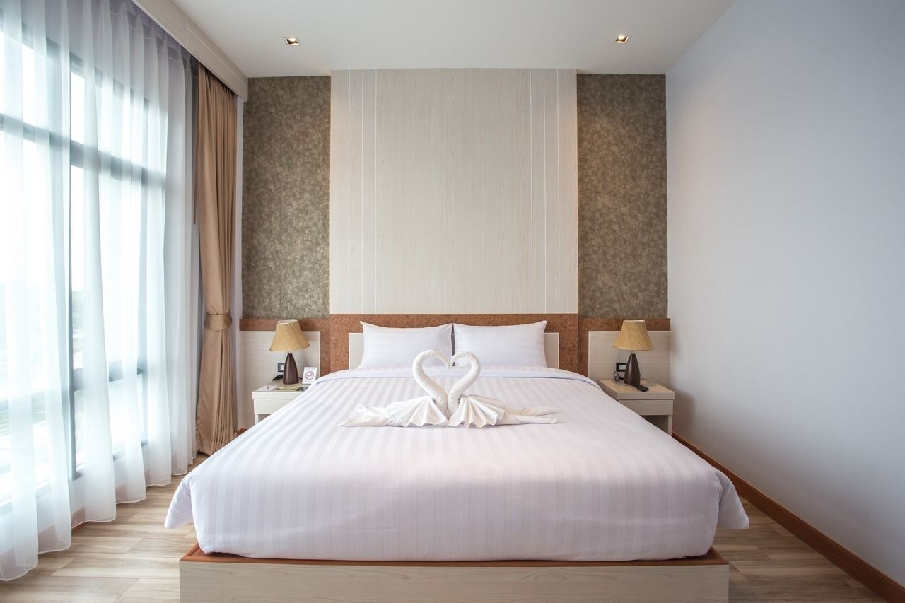 deluxe suite | minibar, blackout curtains, iron/ironing board, rollaway beds