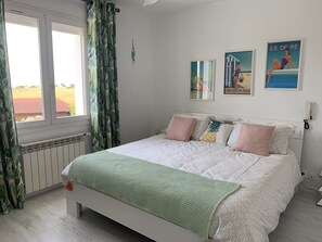 4 habitaciones, tabla de planchar con plancha, cuna de viaje y wifi 