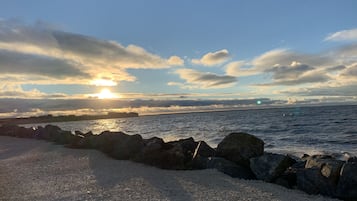 Plage à proximité, chaises longues