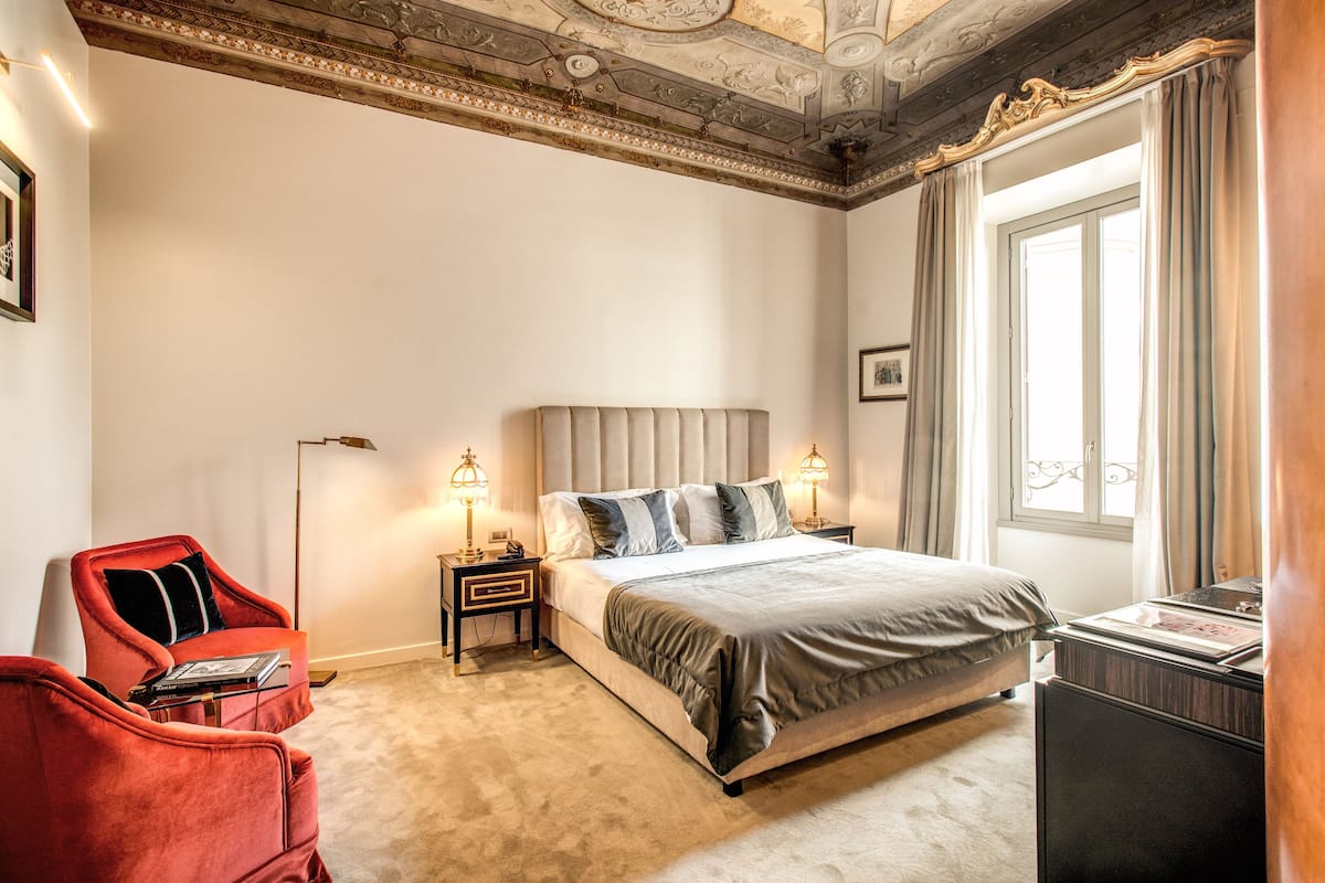 Premium Room | 1 bedroom, premium bedding, down comforters, minibar