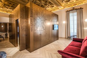 1 habitación, ropa de cama de alta calidad, cubrecamas y minibar 