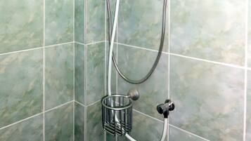 Shower dan handuk