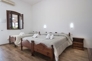 Superior-Dreibettzimmer, mit Bad, Gartenblick | Innenbereich