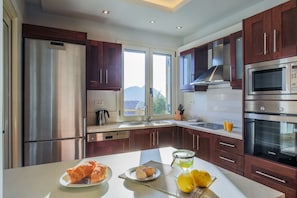 Villa Panoramic - 4 sovrum - privat pool | Eget kök | Stort kylskåp, mikrovågsugn, ugn och spishäll
