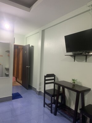 Standard Room No Window | Wi-Fi de cortesia, roupa de cama