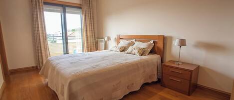 2 bedrooms, desk, iron/ironing board, free WiFi