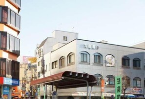المنشأة من الخارج