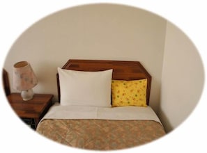 Down comforters, desk, laptop workspace, blackout drapes - Hotel Sentpia (Higashimurayama)