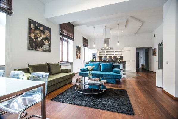 Comfort Suite, 2 Bedrooms | Living room