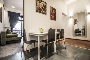 Deluxe Suite, 2 Bedrooms | Private kitchenette