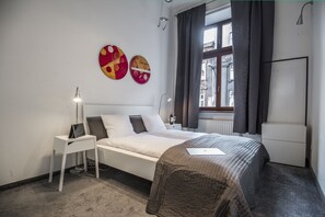 Deluxe-Suite, 2 Schlafzimmer | Wohnbereich | Flachbildfernseher