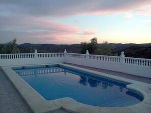 Outdoor pool - Very quiet and sunny house in the Sierra Morena (Pozoblanco)