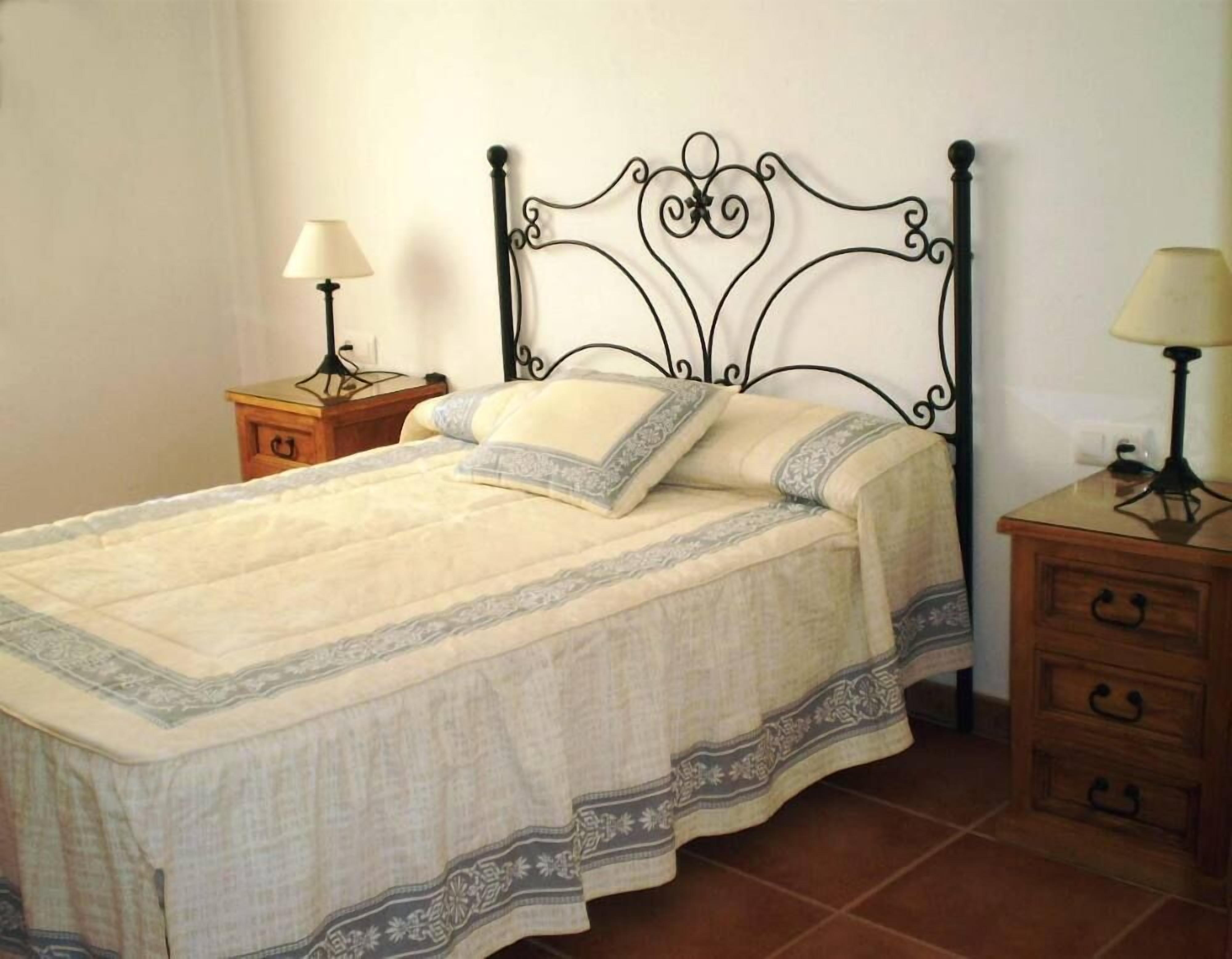 3 habitaciones, tabla de planchar con plancha y wifi gratis 