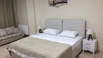 Deluxe Double Room | Desk, iron/ironing board, free WiFi