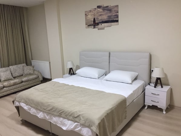 Deluxe Double Room | Desk, iron/ironing board, free WiFi