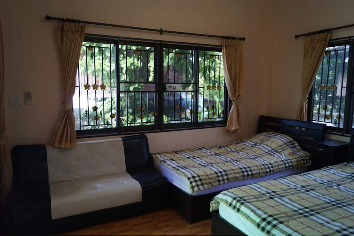 Family Room | Free WiFi
