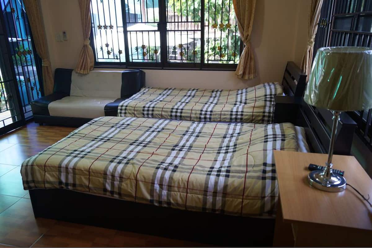 Deluxe Twin Room | Free WiFi