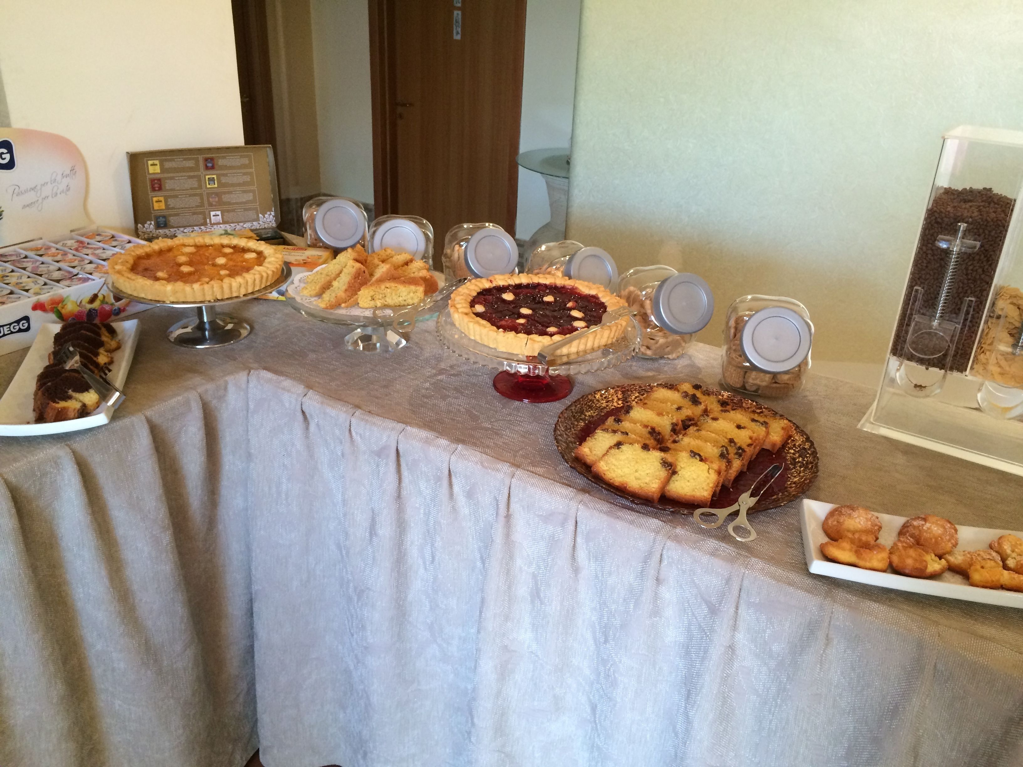 Colazione a buffet a pagamento, servita tutte le mattine 