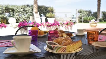 Daily buffet breakfast for a fee