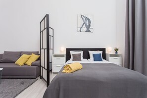 Superior Apartment, 1 Queen Bed with Sofa bed (4) | Living area | TV - Krakow B&B Old Town (Kraków)