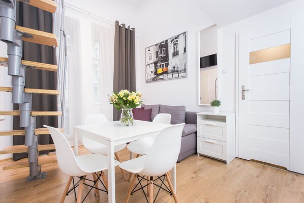 Standard Studio Suite, 1 Bedroom | 1 bedroom, iron/ironing board, free WiFi - Krakow B&B Old Town (Kraków)