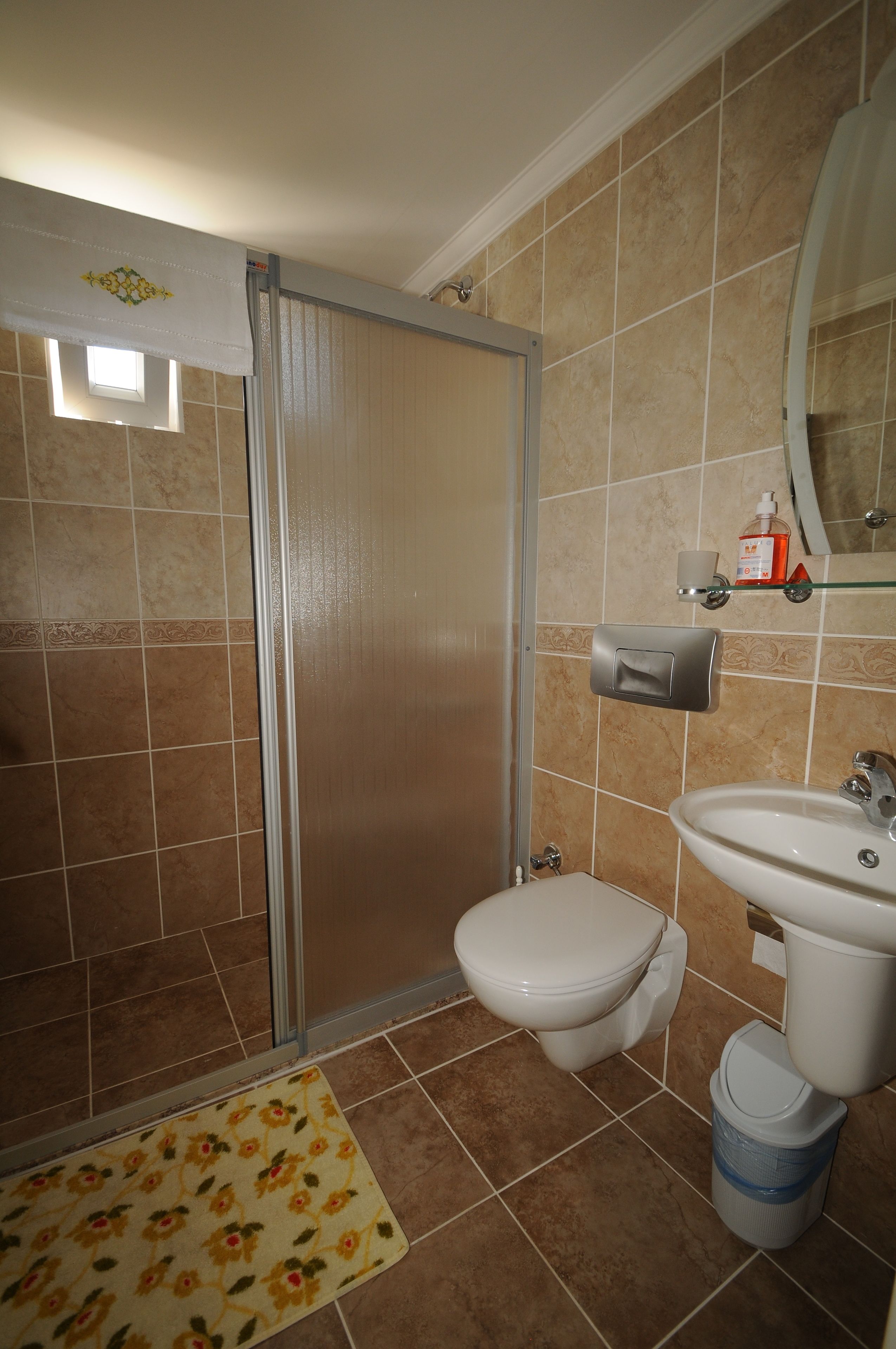 penthouse | bathroom | shower, free toiletries, hair dryer, slippers