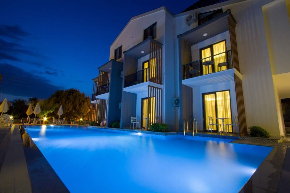 Chambre Double Confort | Piscine extérieure | Piscine extérieure (ouverte en saison)