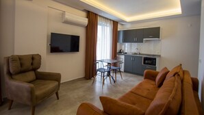 A modern apartment with a living room, dining area, and kitchen. - Pegasus Hotel & Villa (Fethiye)