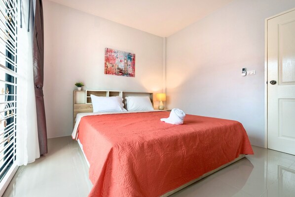 Private House 3 Bedrooms  | 3 bedrooms, desk, blackout drapes, iron/ironing board