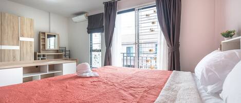 Private House 3 Bedrooms | 3 bedrooms, desk, blackout drapes, iron/ironing board