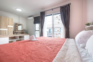 Private House 3 Bedrooms  | 3 bedrooms, desk, blackout drapes, iron/ironing board