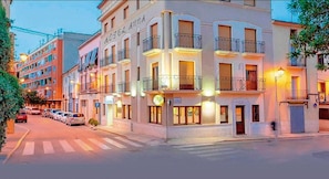 Mặt tiền nơi lưu trú