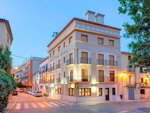 Fachada del alojamiento - Noche