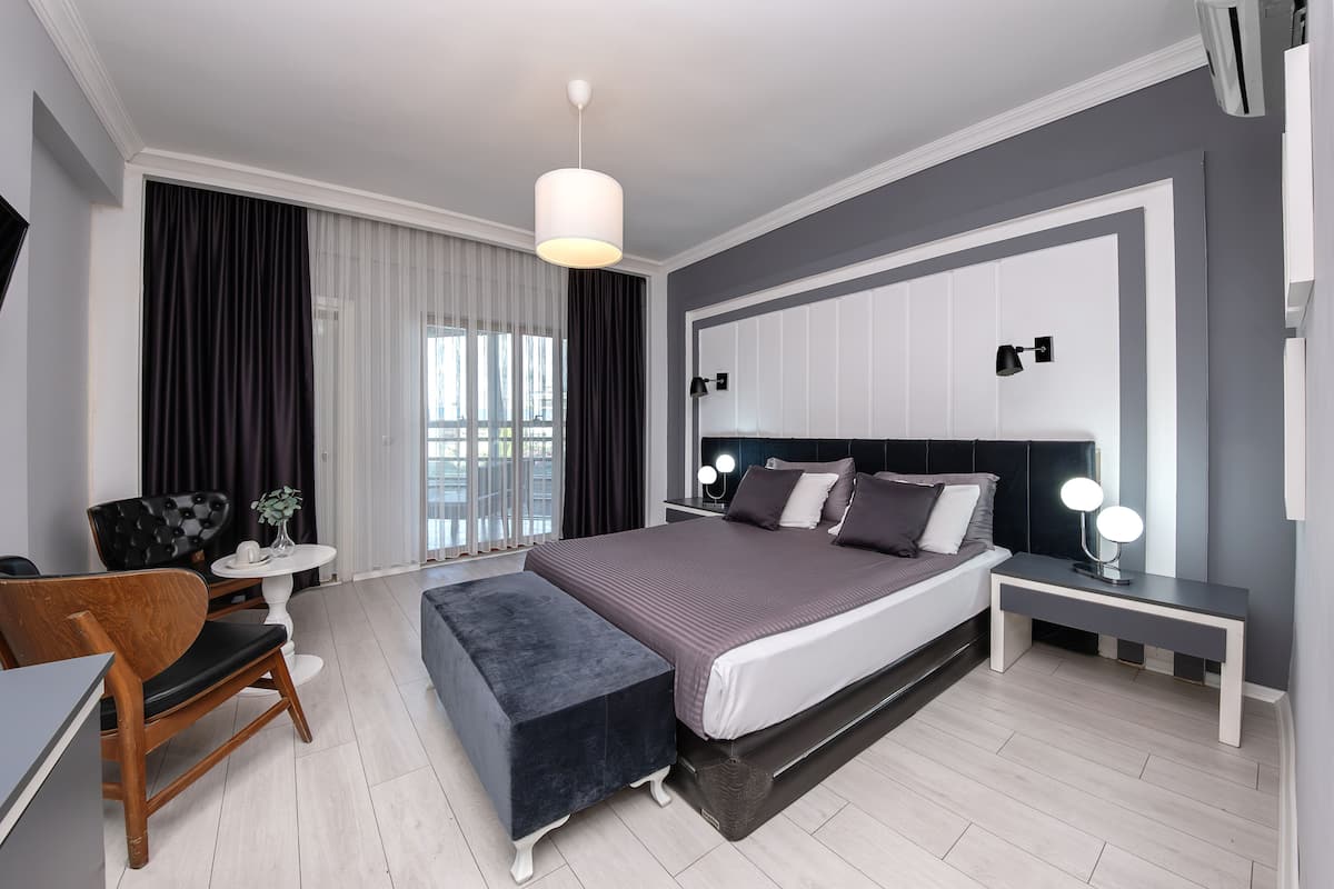 Luxury Room | Premium bedding, minibar, desk, laptop workspace
