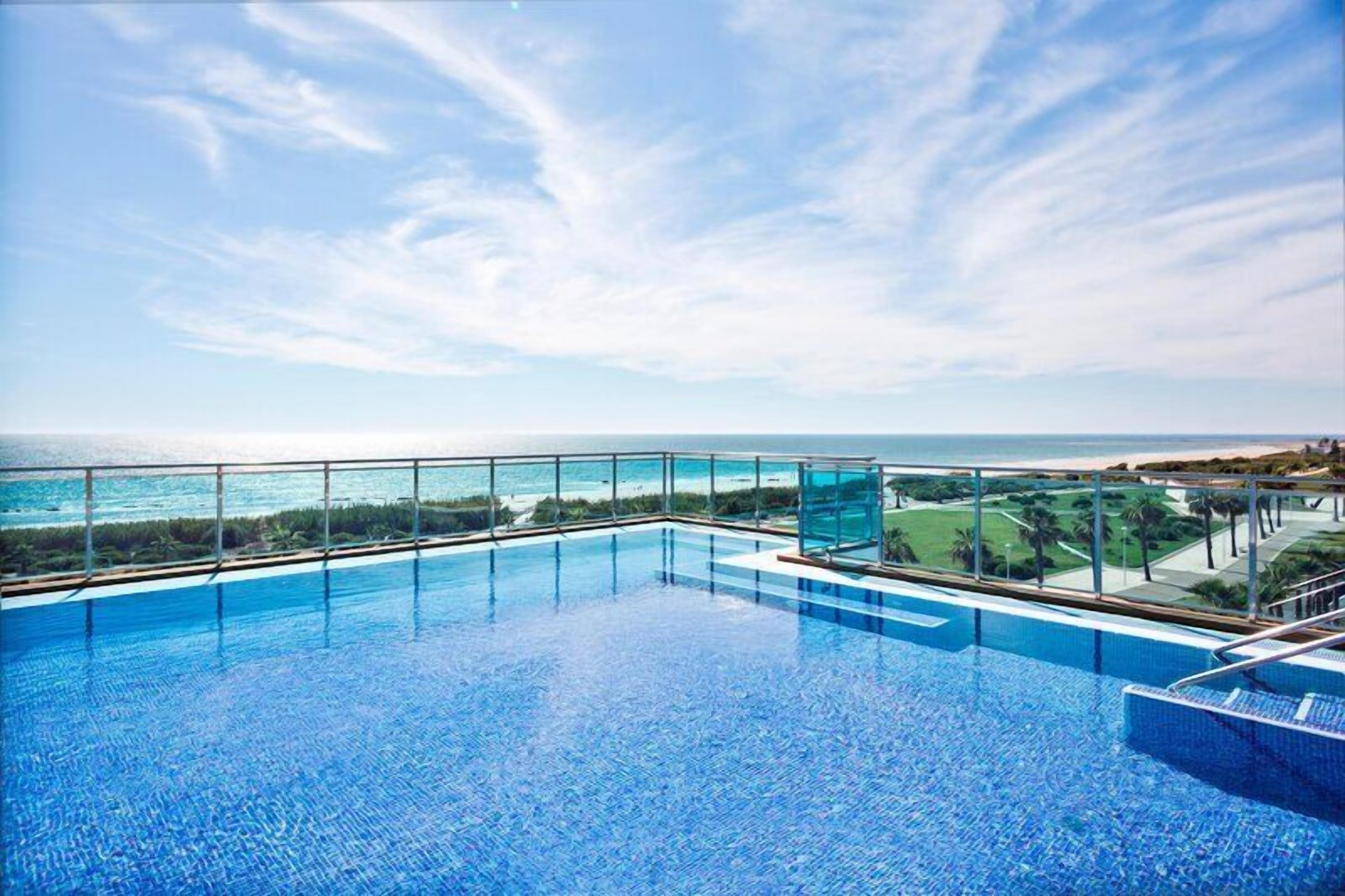 2 piscinas al aire libre, sombrillas, tumbonas