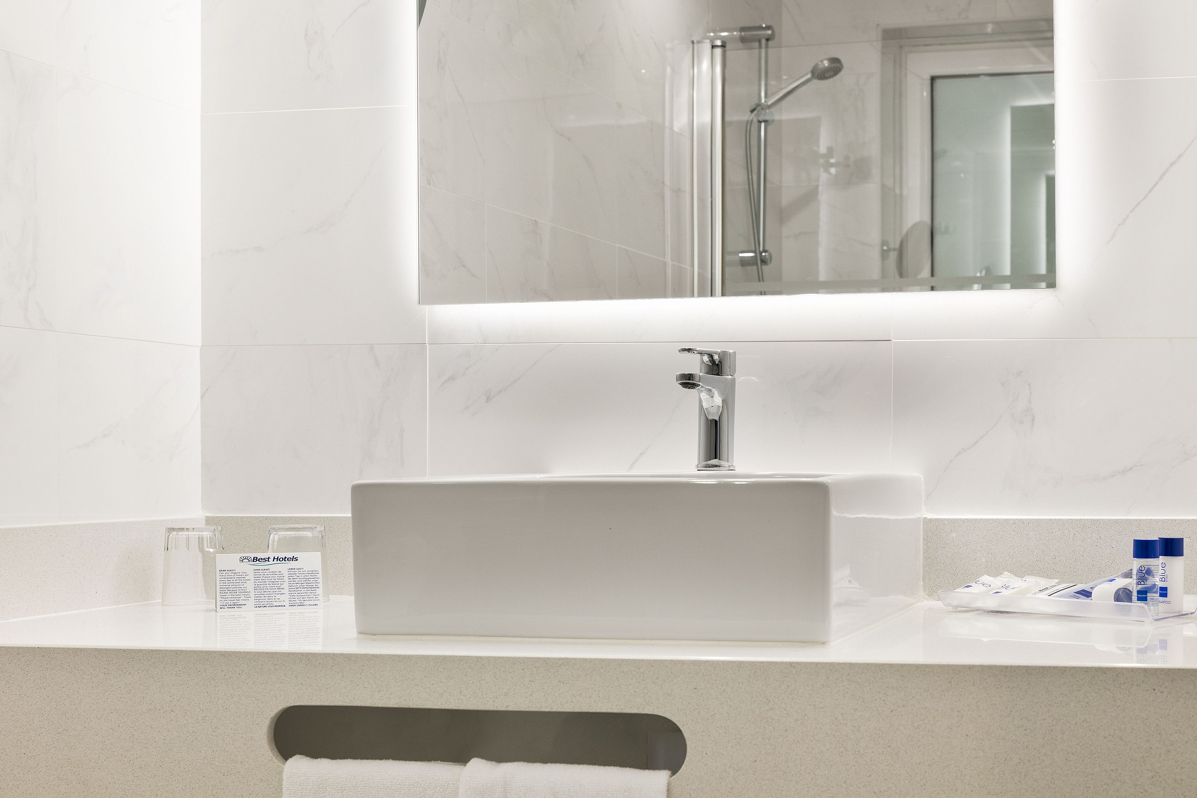 Articles de toilette gratuits, sèche-cheveux, bidet, serviettes fournies