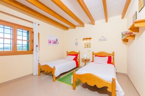 3 bedrooms, iron/ironing board, free WiFi, bed sheets