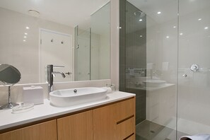 Sub Penthouse 25101, Level 51, 4 Bedrooms | Bathroom - 2, 3 and 4 Bedroom H Luxury Residences (Surfers Paradise)