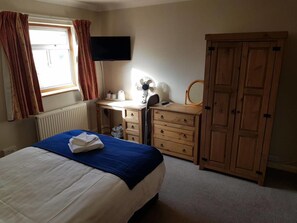 Desk, free WiFi, bed sheets - Newark Hotel (Peterborough)