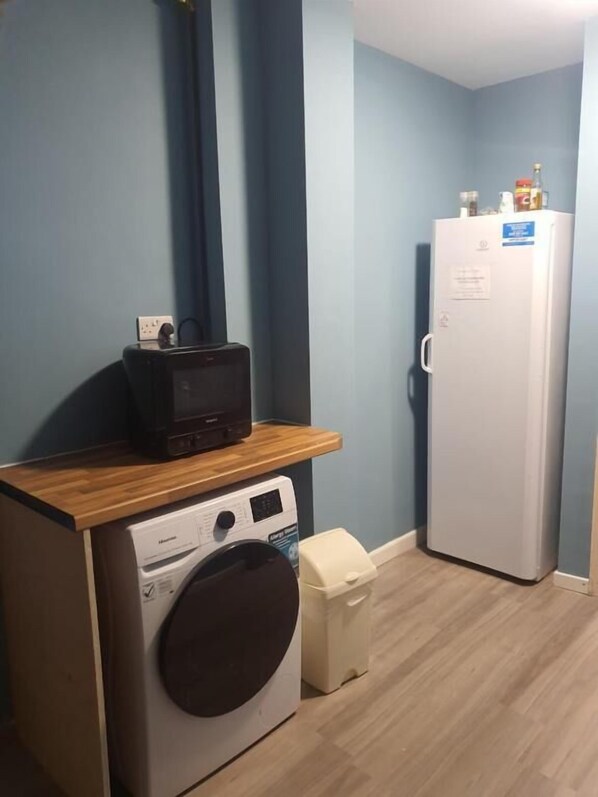 Fridge, microwave