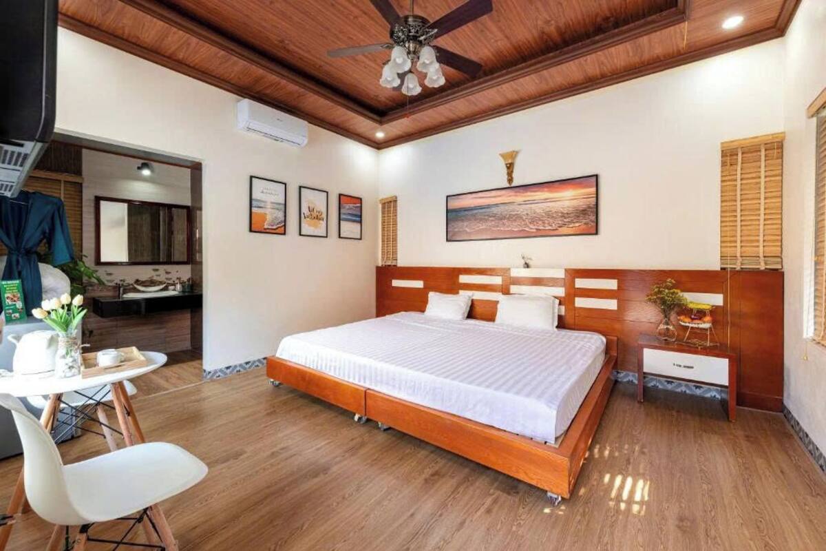 Double Room, Pool View | Minibar, desk, soundproofing, WiFi (free)