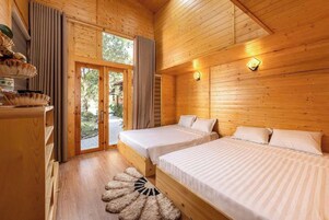 Habitación de lujo doble, 2 camas de matrimonio, vistas al jardín | Vistas al jardín