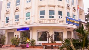 Front of property - Anh Hoang Phuc Hotel (Vo Cuong)