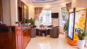 Lobby sitting area - Anh Hoang Phuc Hotel (Vo Cuong)