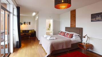 Luksushuvila, kylpyhuone makuuhuoneen yhteydessä, näköala puutarhaan | 2 makuuhuonetta