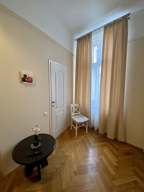 تجهيزات عازلة للصوت وواي فاي مجانًا