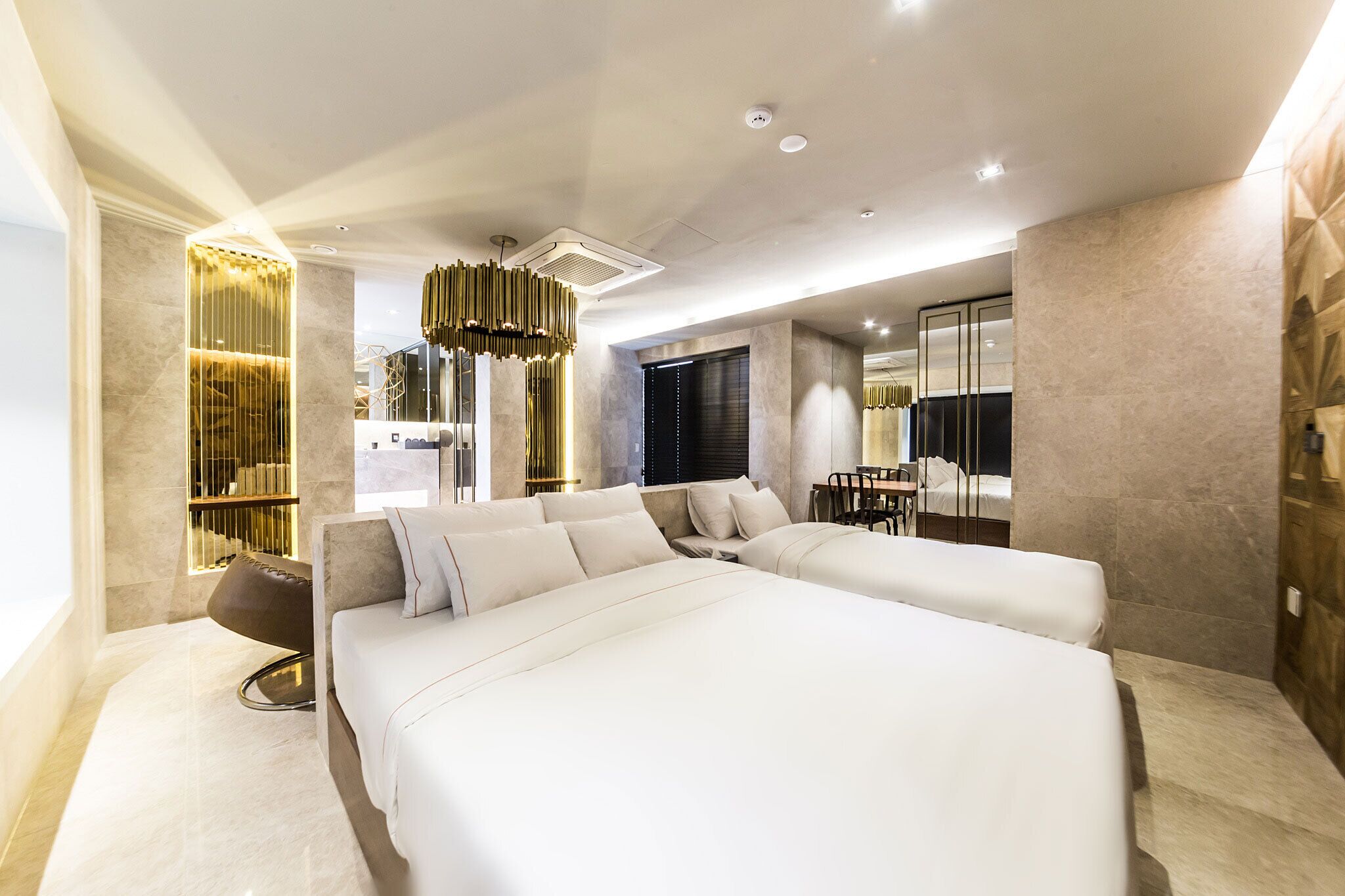 Royal Suite Room 1301 (Check in at 3PM on Sun - Sat) | Sengetøy av topp kvalitet, skrivebord og skrivebord for bærbar PC