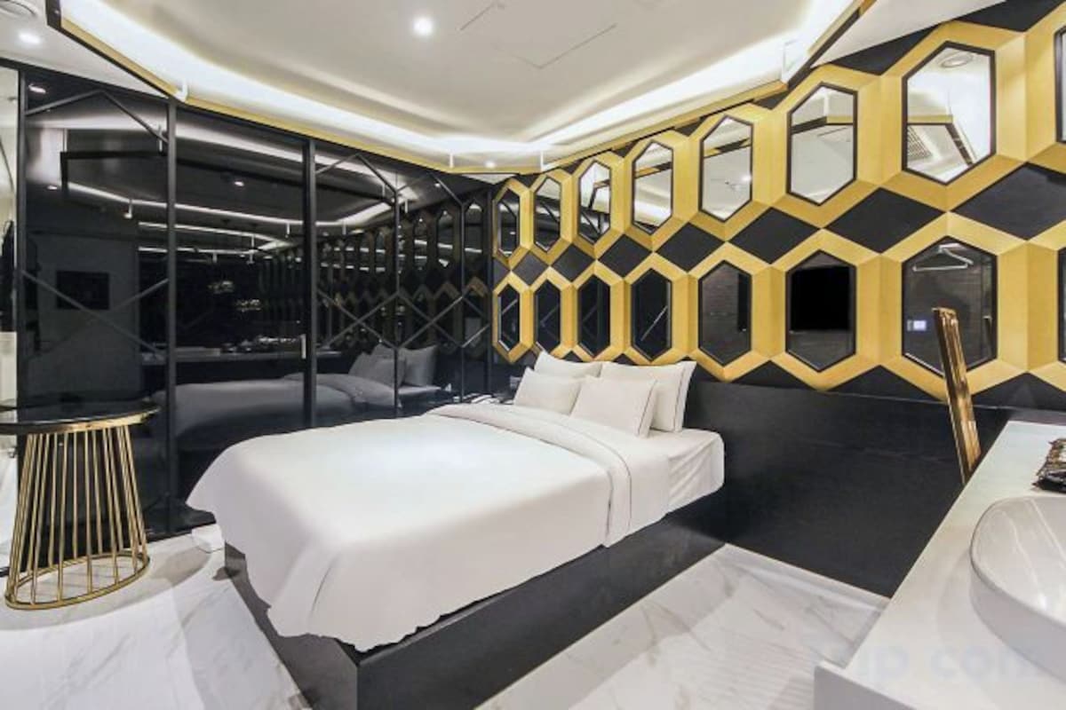 Ropa de cama de alta calidad y escritorio