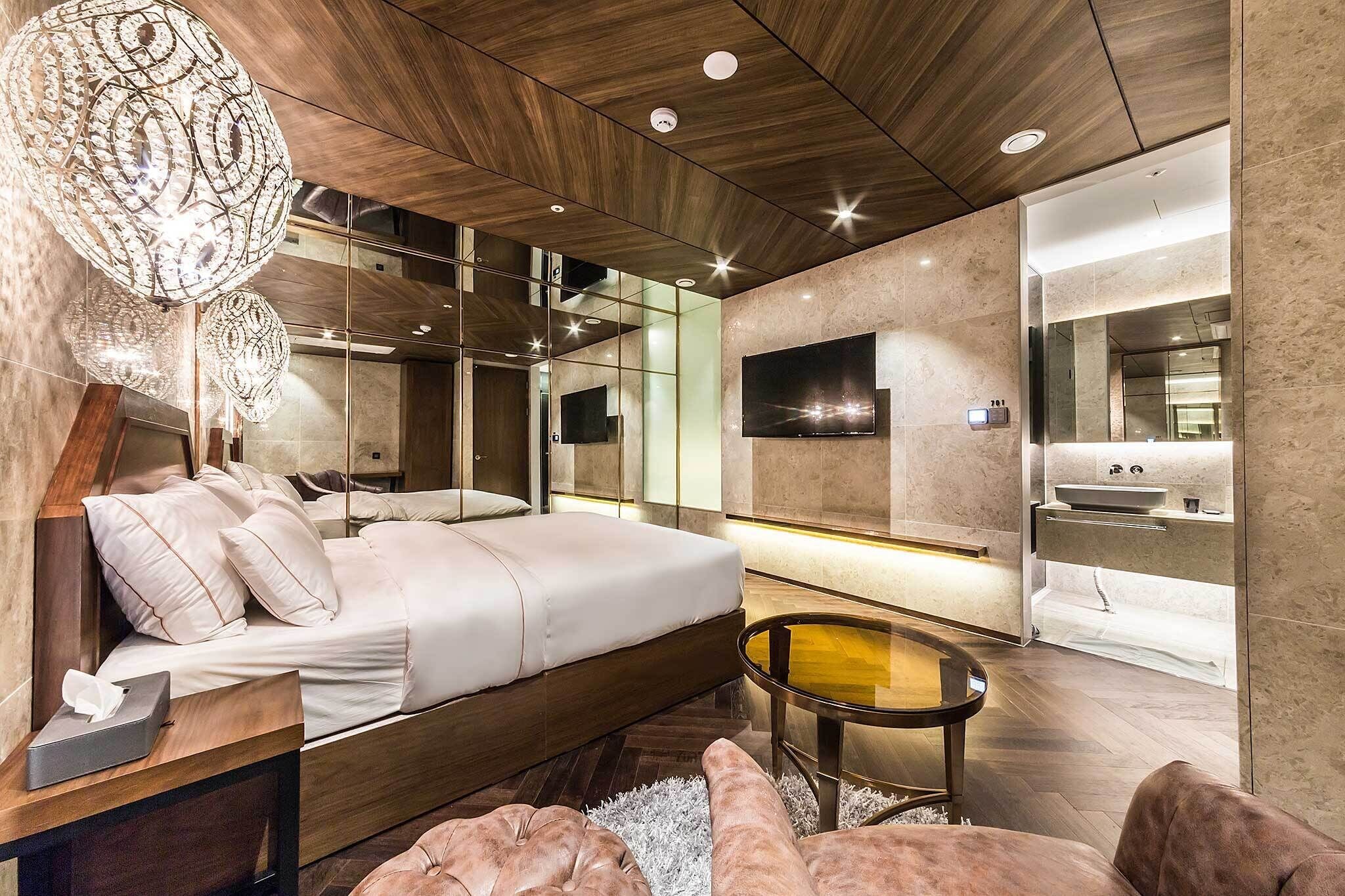 세미 스위트룸 (체크인: 일-목 6PM, 금-토 10PM) | 고급 침구, 책상, 노트북 작업 공간,   방음 설비