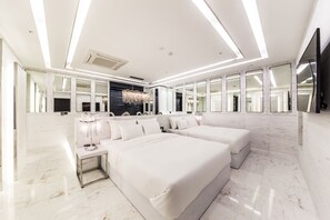 Loyal Suite 1302 (Check-in: Sun-Sat 3PM) | Hochwertige Bettwaren, Schreibtisch, laptopgeeigneter Arbeitsplatz